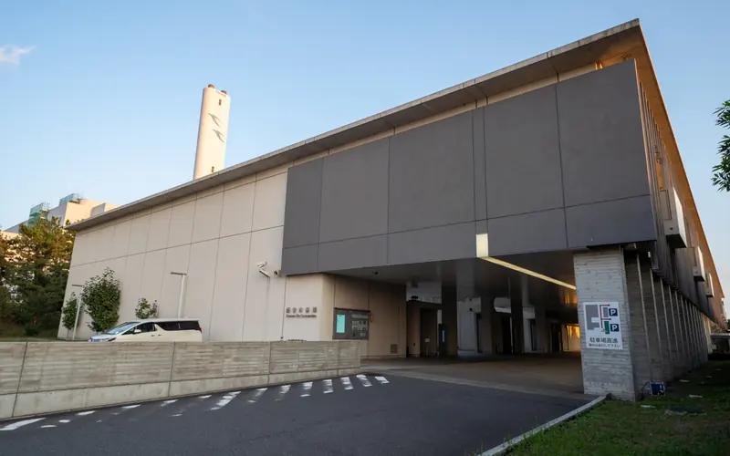 浦安市斎場の建物の外観(広角)
