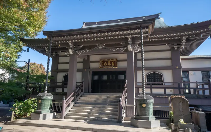 養源寺 白華会館の本堂の外観（正面・近景）