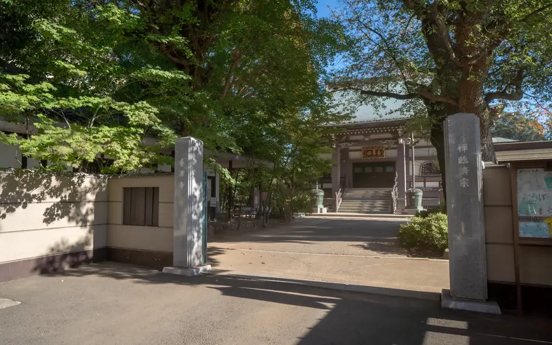 養源寺 白華会館の境内入口(門)