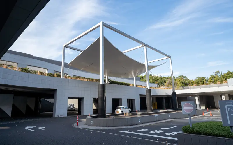 横浜市北部斎場の建物の外観(斜め)