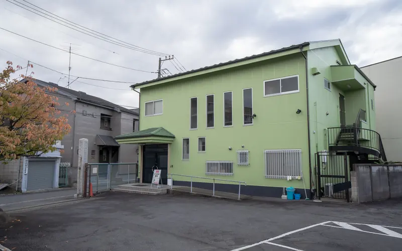 善応寺会館の会館の外観(駐車場側)