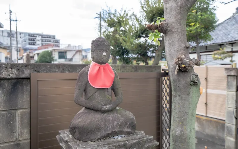 善応寺会館の境内の地蔵
