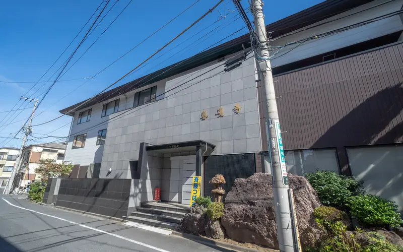 善慶寺ホール常照殿の建物の外観(斜め)