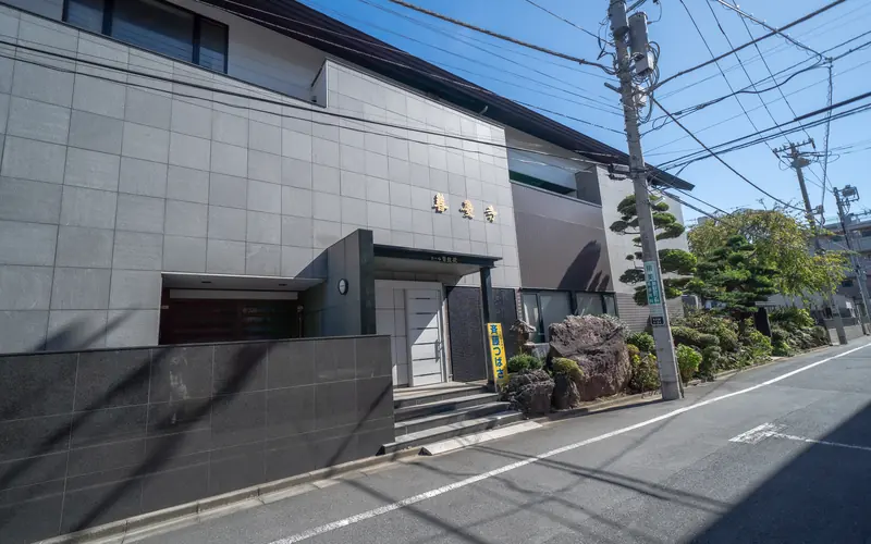 善慶寺ホール常照殿の建物の外観(別角度)