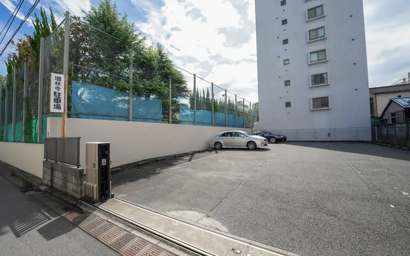 増林寺の駐車場(看板側)